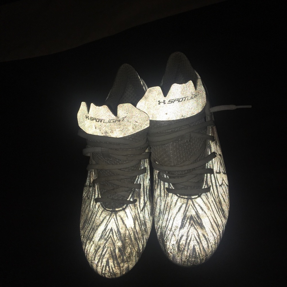 Football cleats - Picture 2 of 4